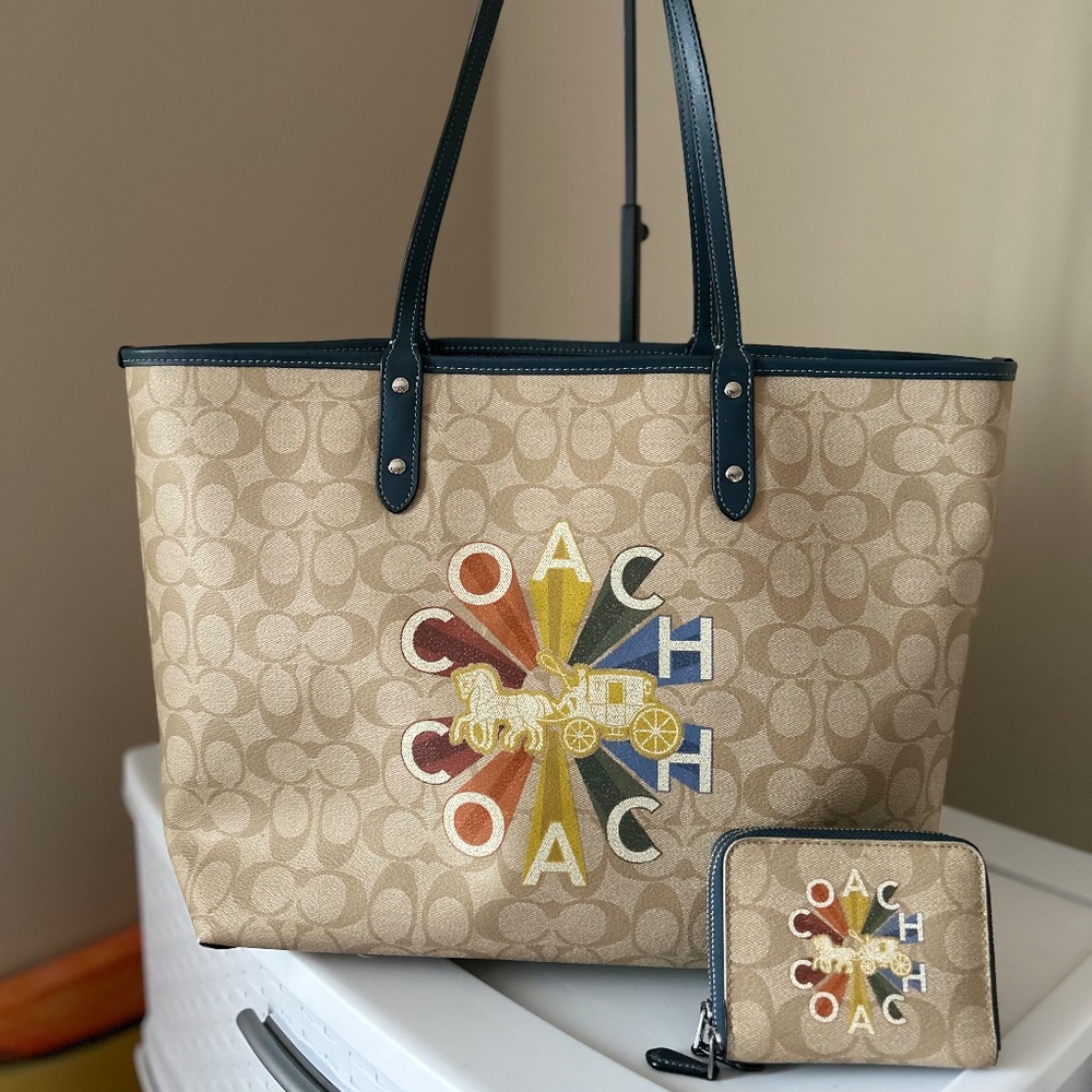 COACH CITY TOTE AND WALLET IN SIGNATURE CANVAS WITH COACH RADIAL RAINBOW